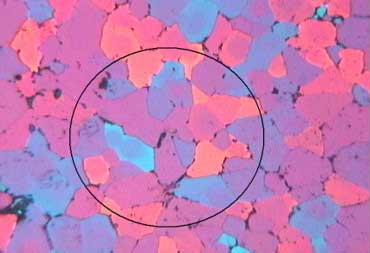 Polarised-light micrograph of G.AL® C250 cast plate. The grains are roughly equal in size and shape in every direction, with no elongation along any axis.